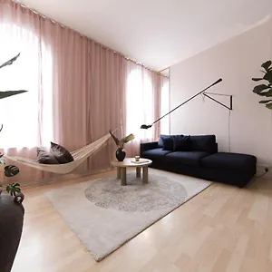 Apartment Shoreditch Loft W 100inch Cinema, Premium Mattress & Hammock, By The Design Traveller, London